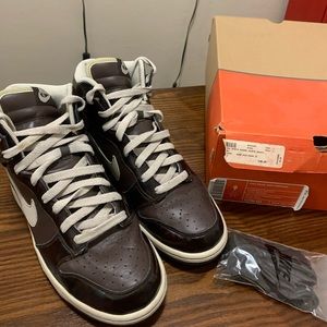 Mens size 9 Nike dunk high premium sneakers